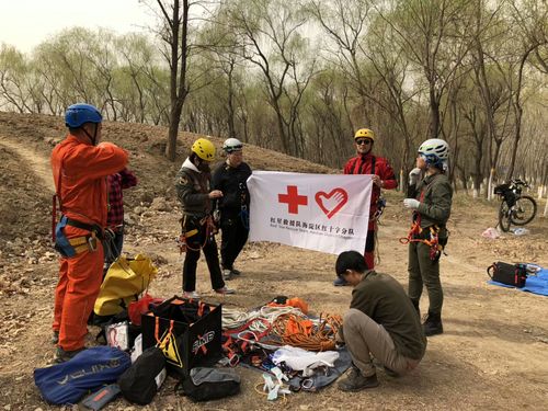 錘煉本領(lǐng)，守護(hù)山林——記紅星救援隊(duì)海淀紅十字救援分隊(duì)香山技能訓(xùn)練